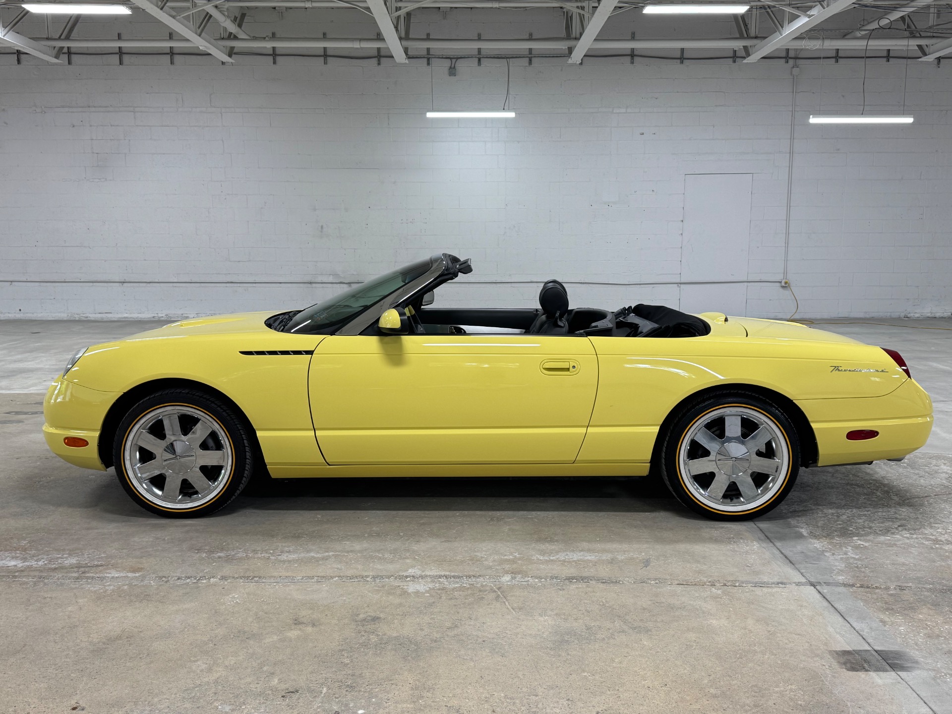2002 Ford Thunderbird Deluxe photo 10