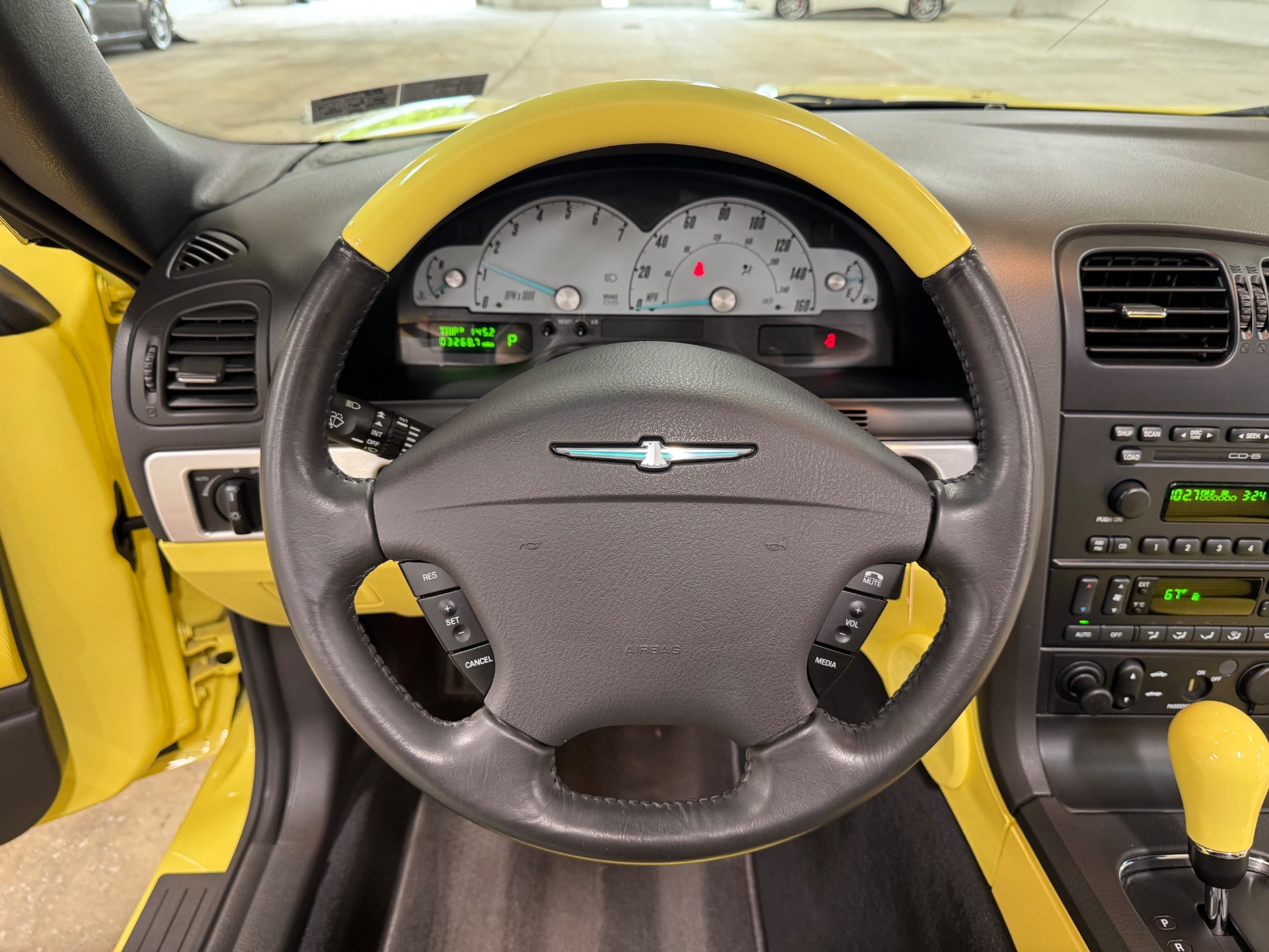 2002 Ford Thunderbird Deluxe photo 13