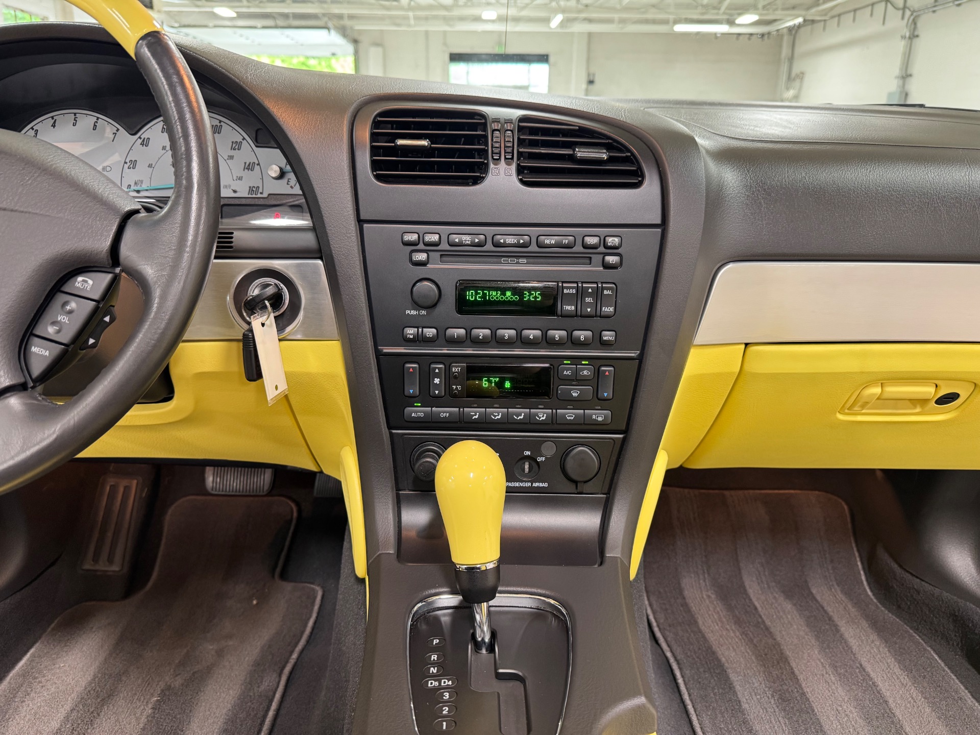 2002 Ford Thunderbird Deluxe photo 15