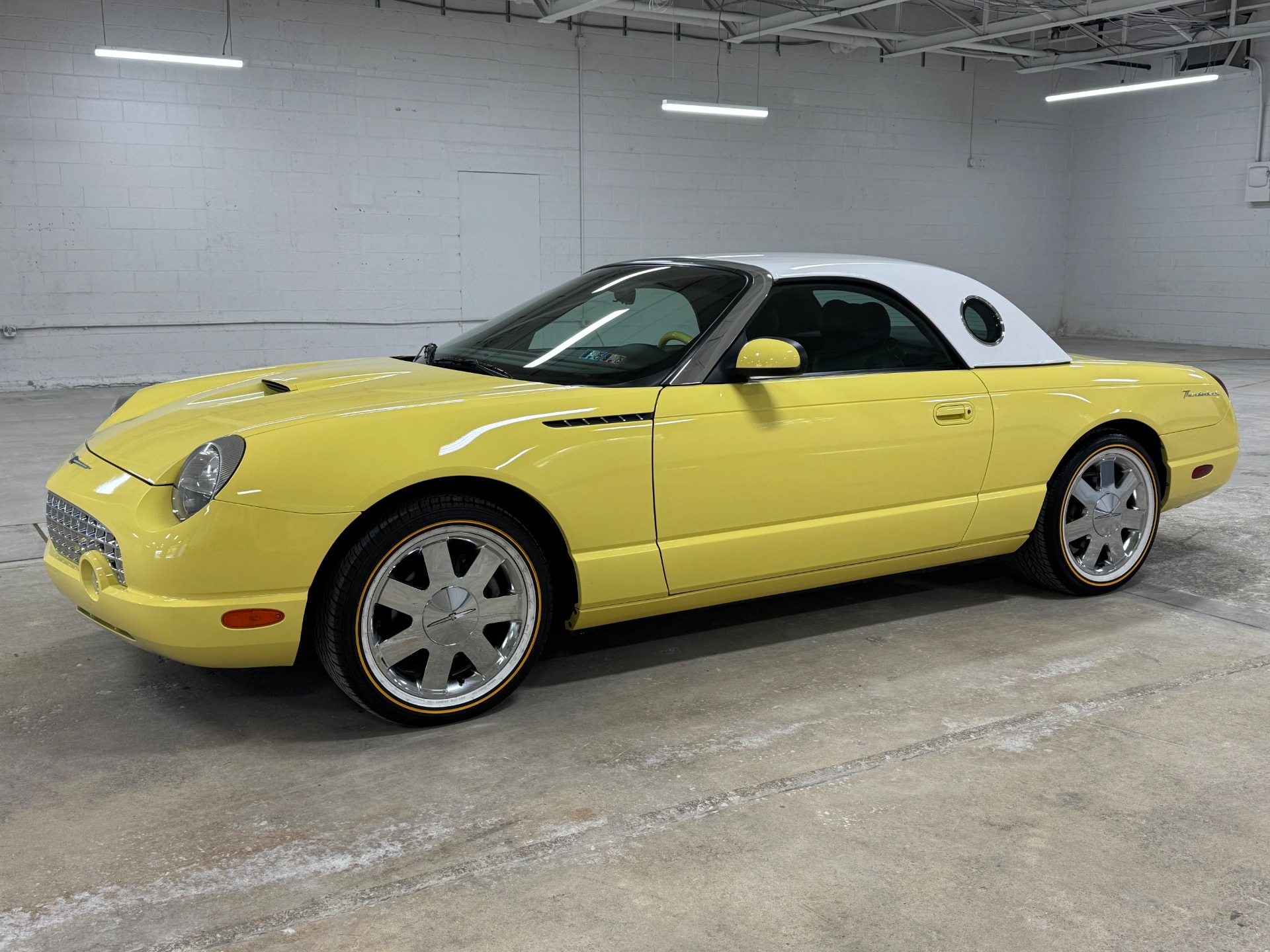 2002 Ford Thunderbird Deluxe photo 2