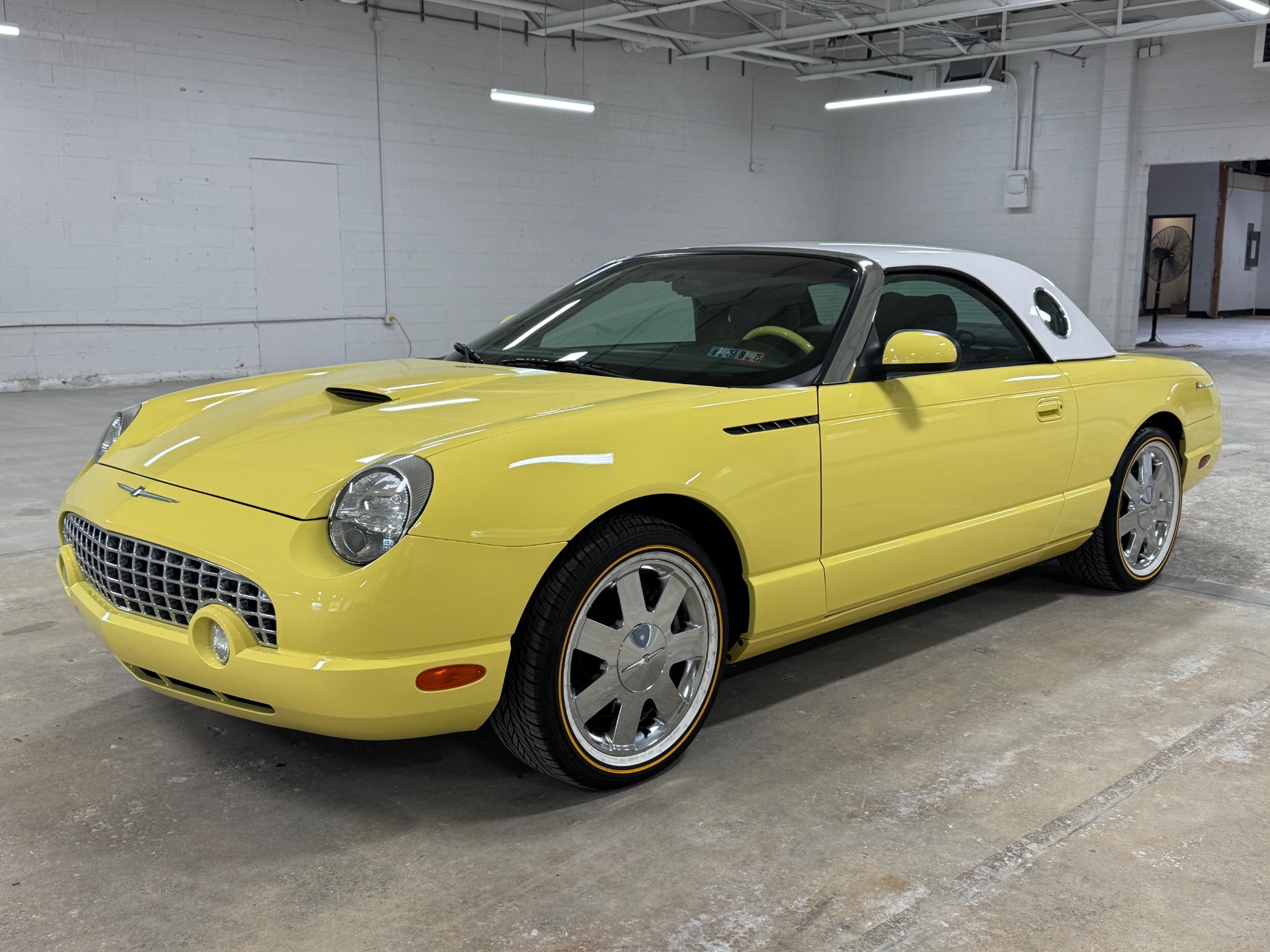 2002 Ford Thunderbird Deluxe photo 18