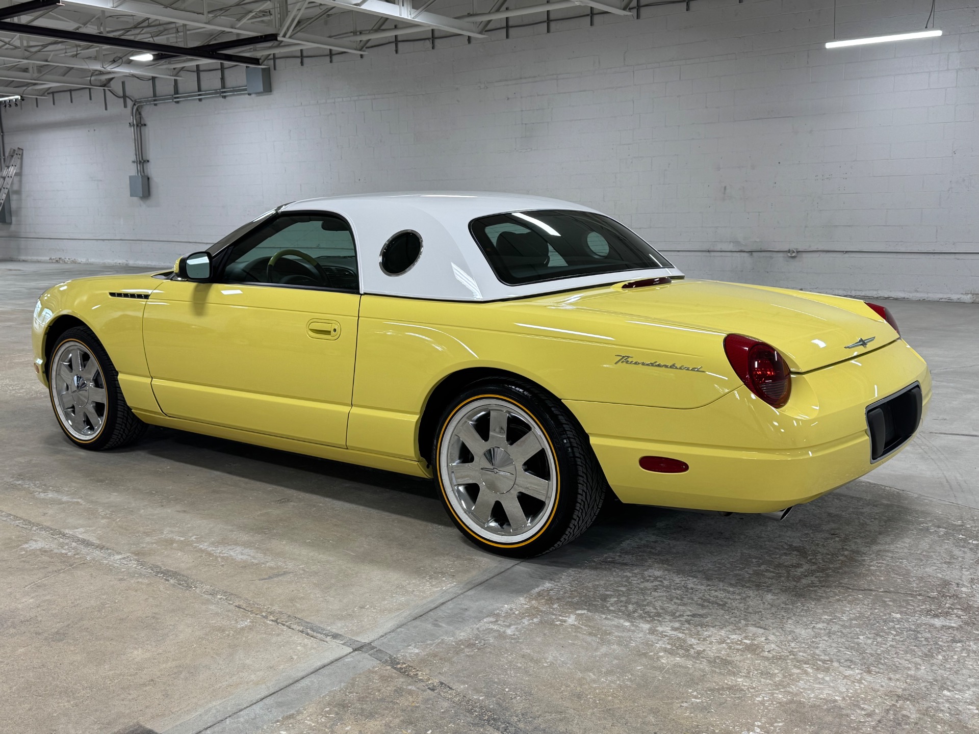 2002 Ford Thunderbird Deluxe photo 19