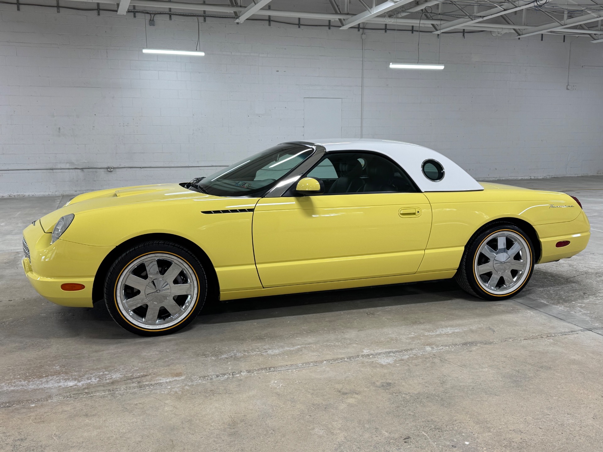 2002 Ford Thunderbird Deluxe photo 20