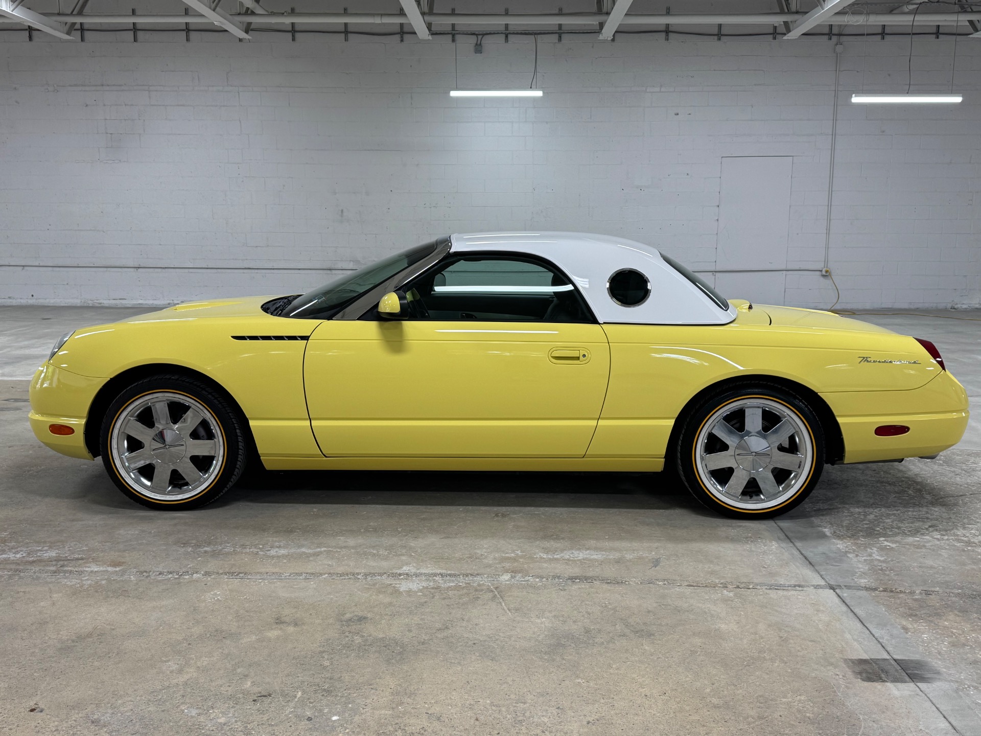 2002 Ford Thunderbird Deluxe photo 3