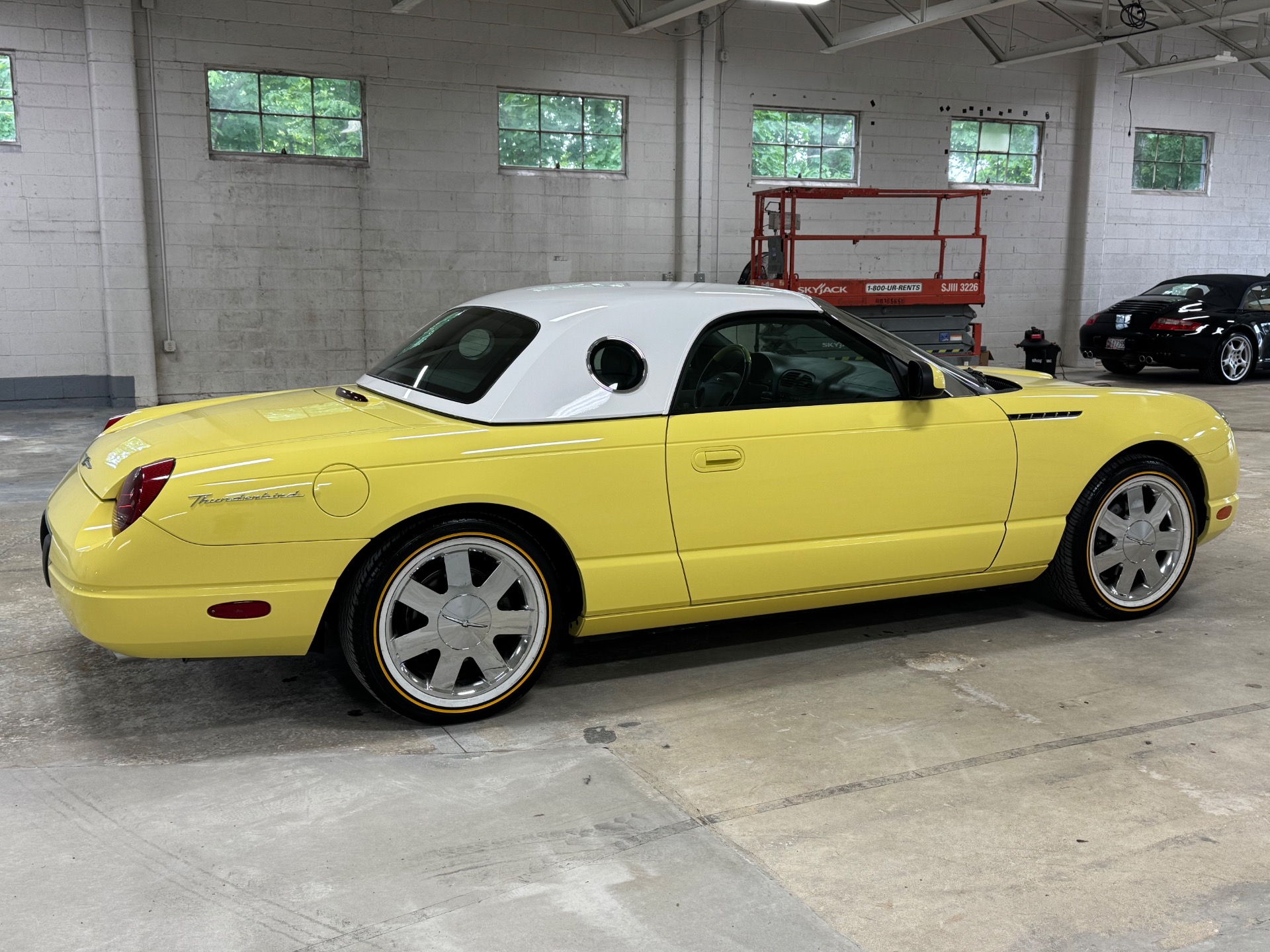 2002 Ford Thunderbird Deluxe photo 23