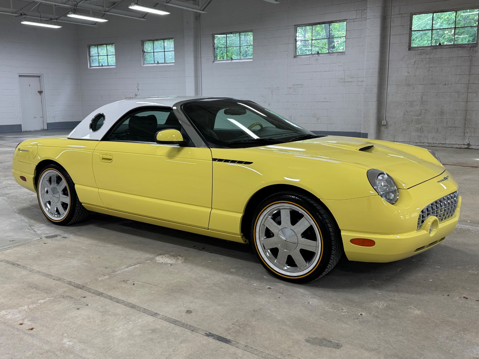 2002 Ford Thunderbird Deluxe photo 24