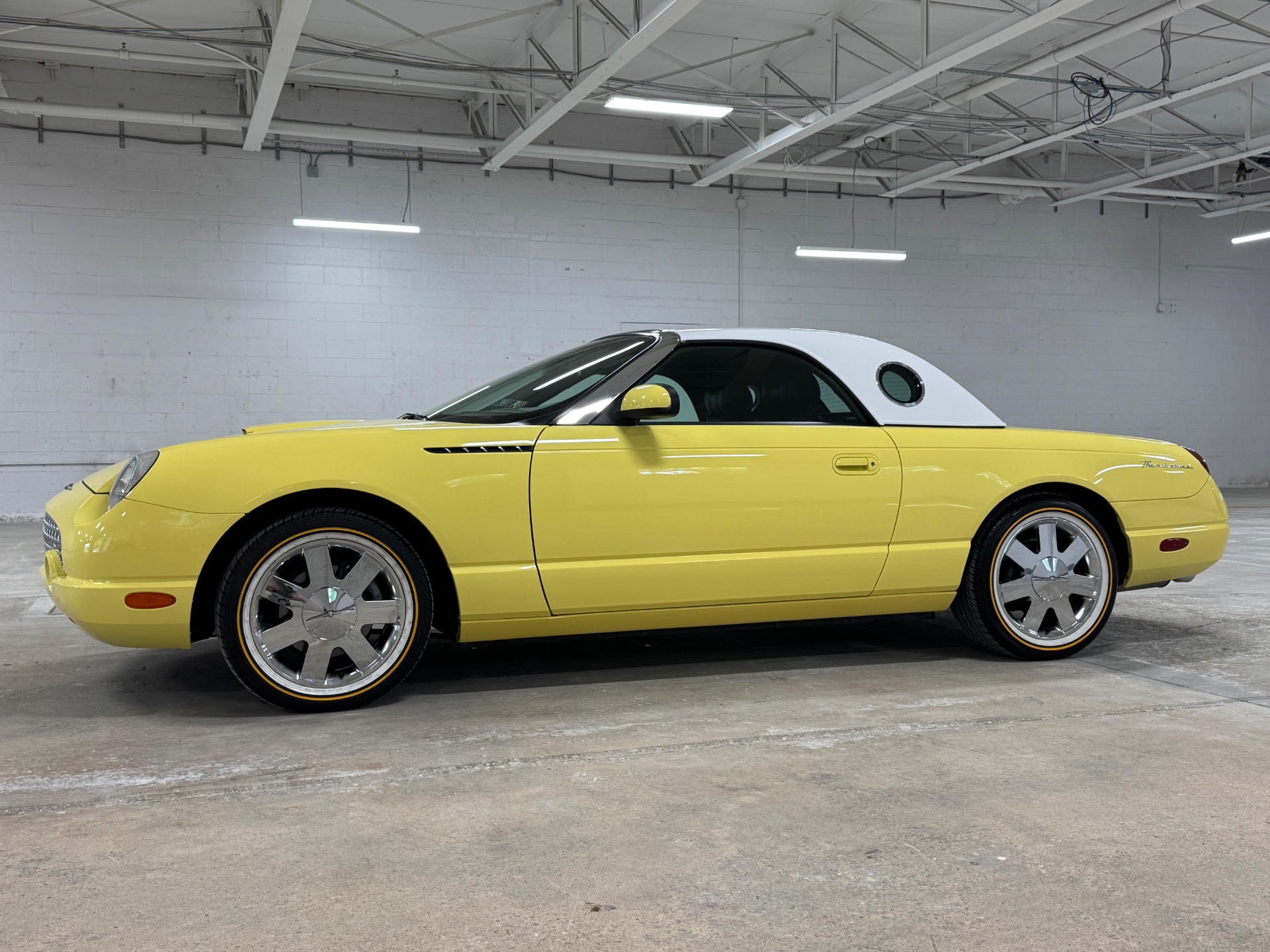 2002 Ford Thunderbird Deluxe photo 25