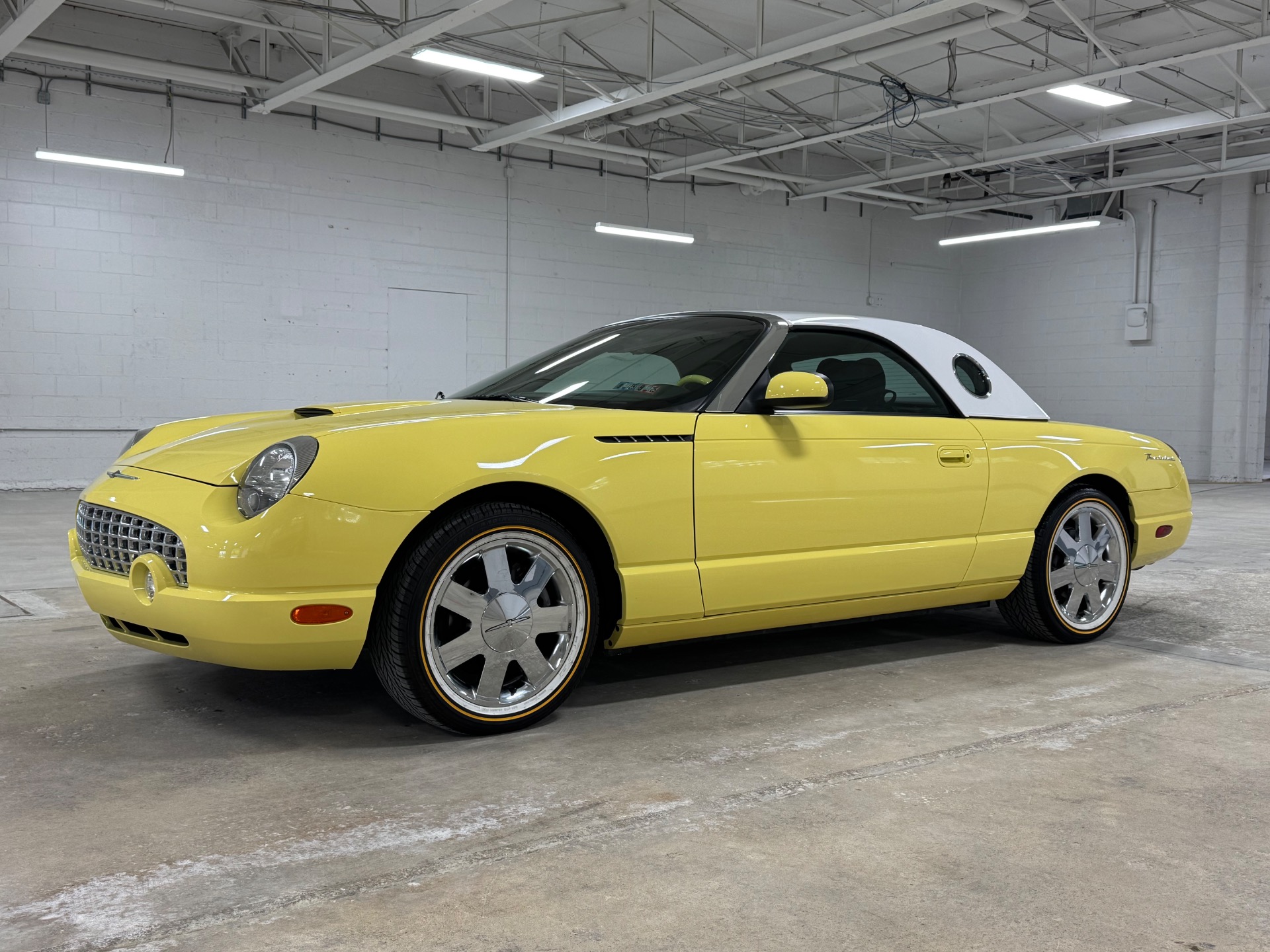 2002 Ford Thunderbird Deluxe photo 26