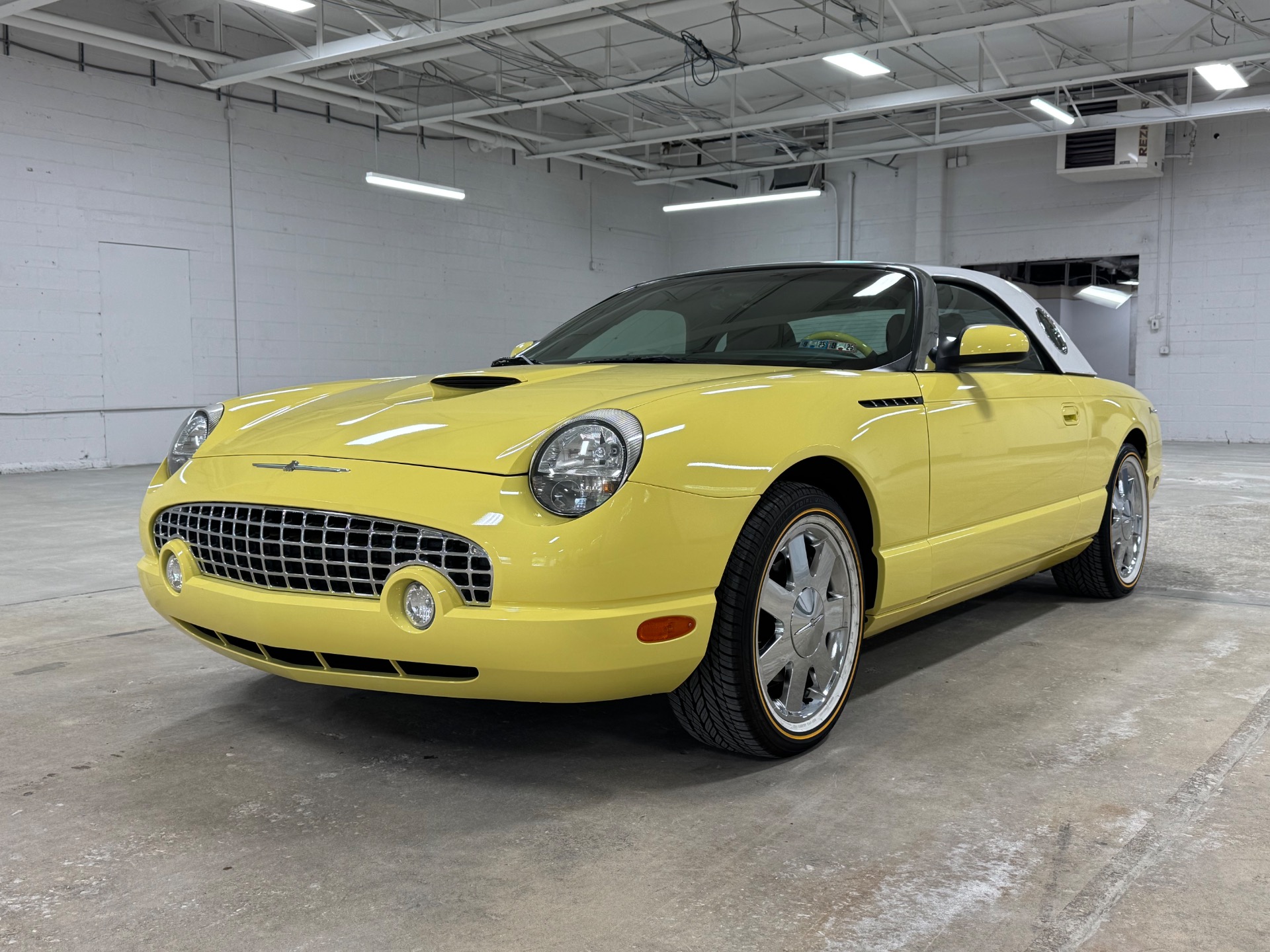 2002 Ford Thunderbird Deluxe photo 27