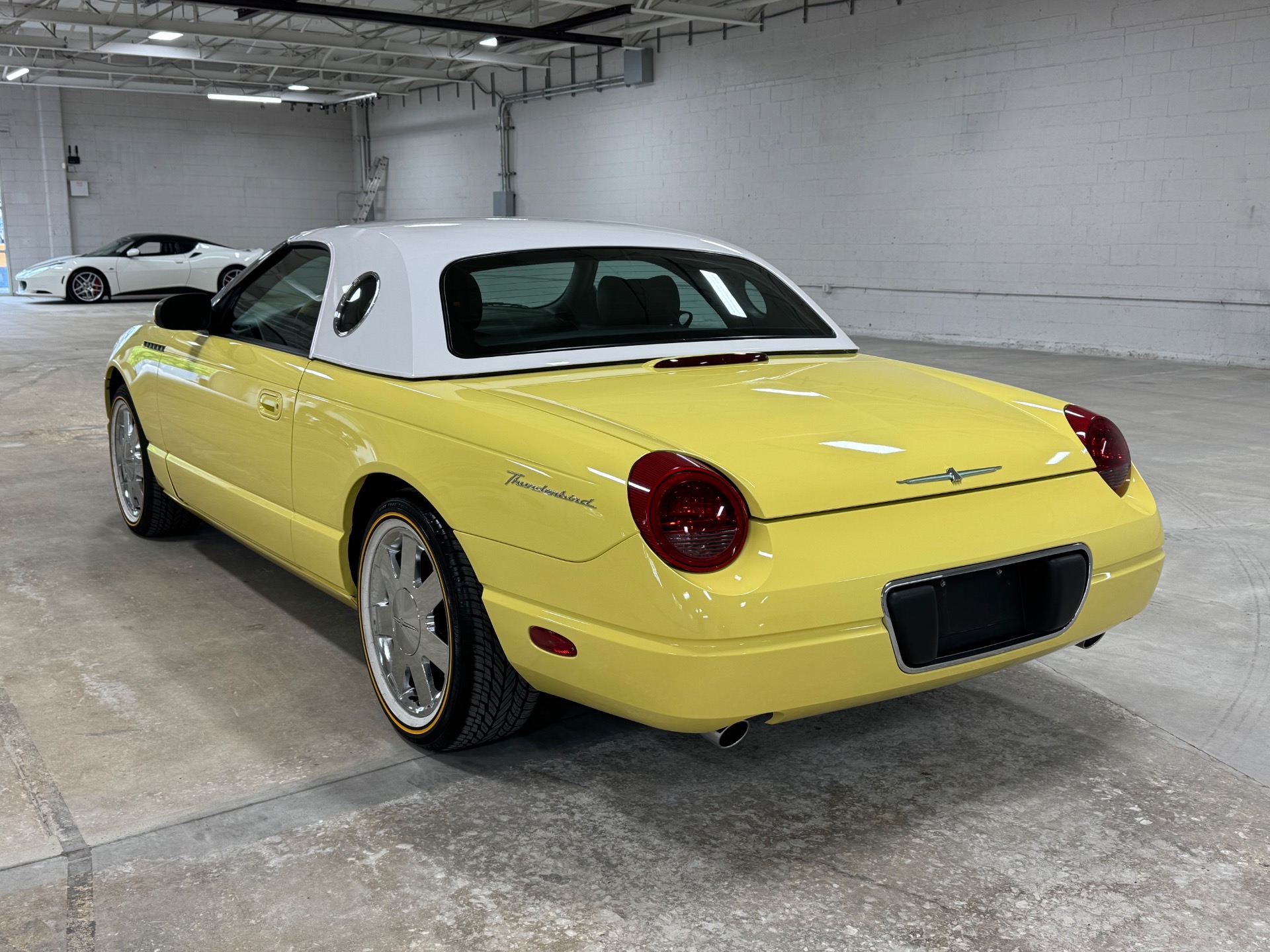 2002 Ford Thunderbird Deluxe photo 4