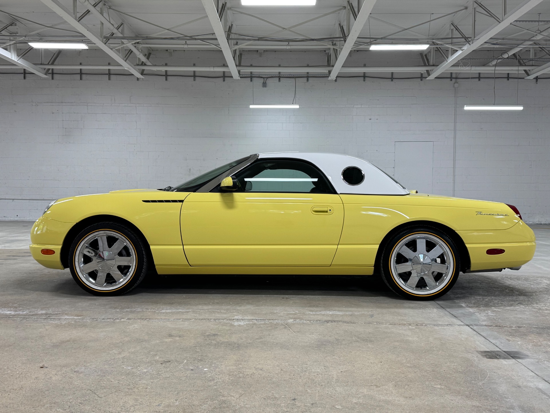 2002 Ford Thunderbird Deluxe photo 30