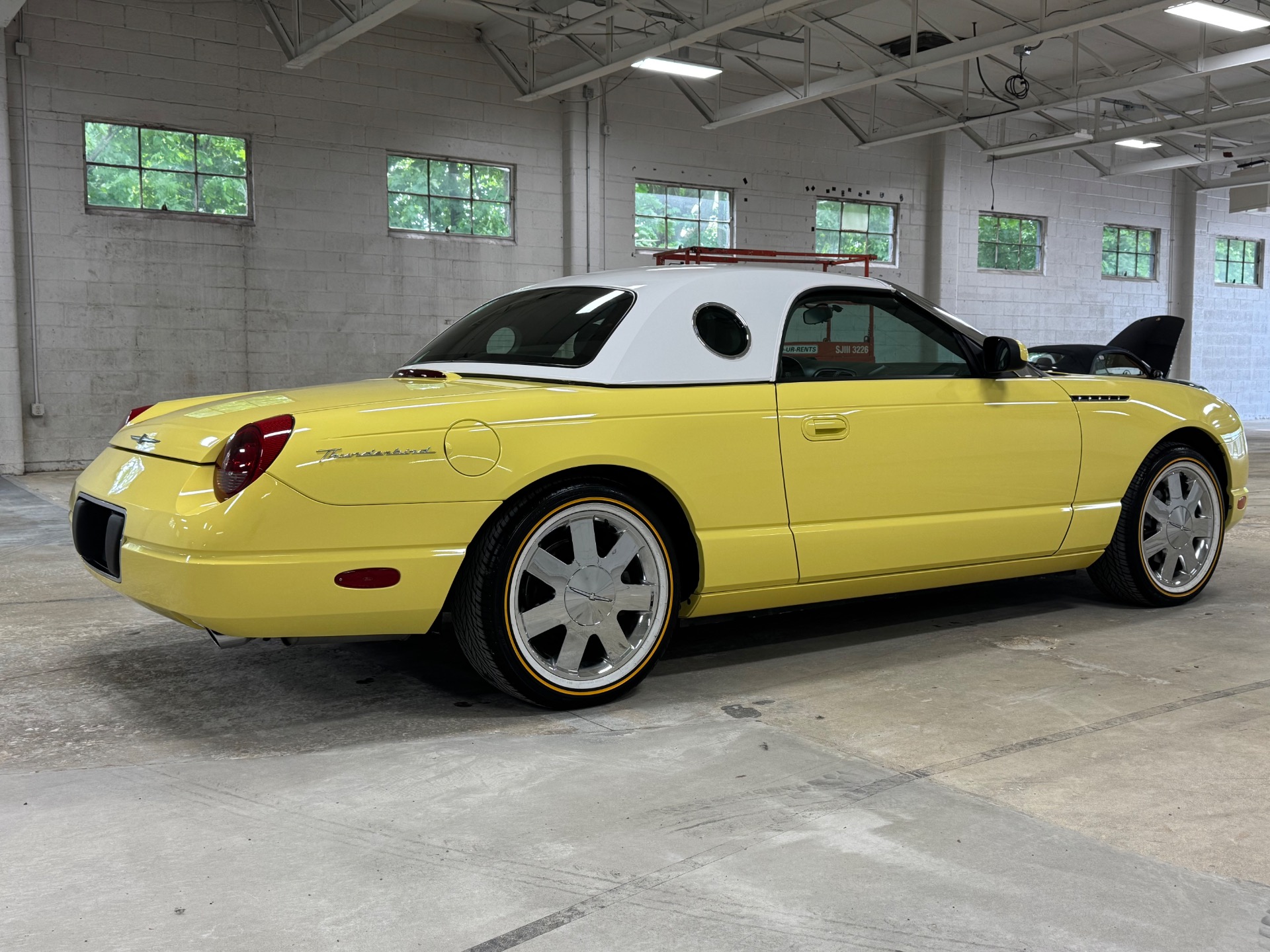 2002 Ford Thunderbird Deluxe photo 31