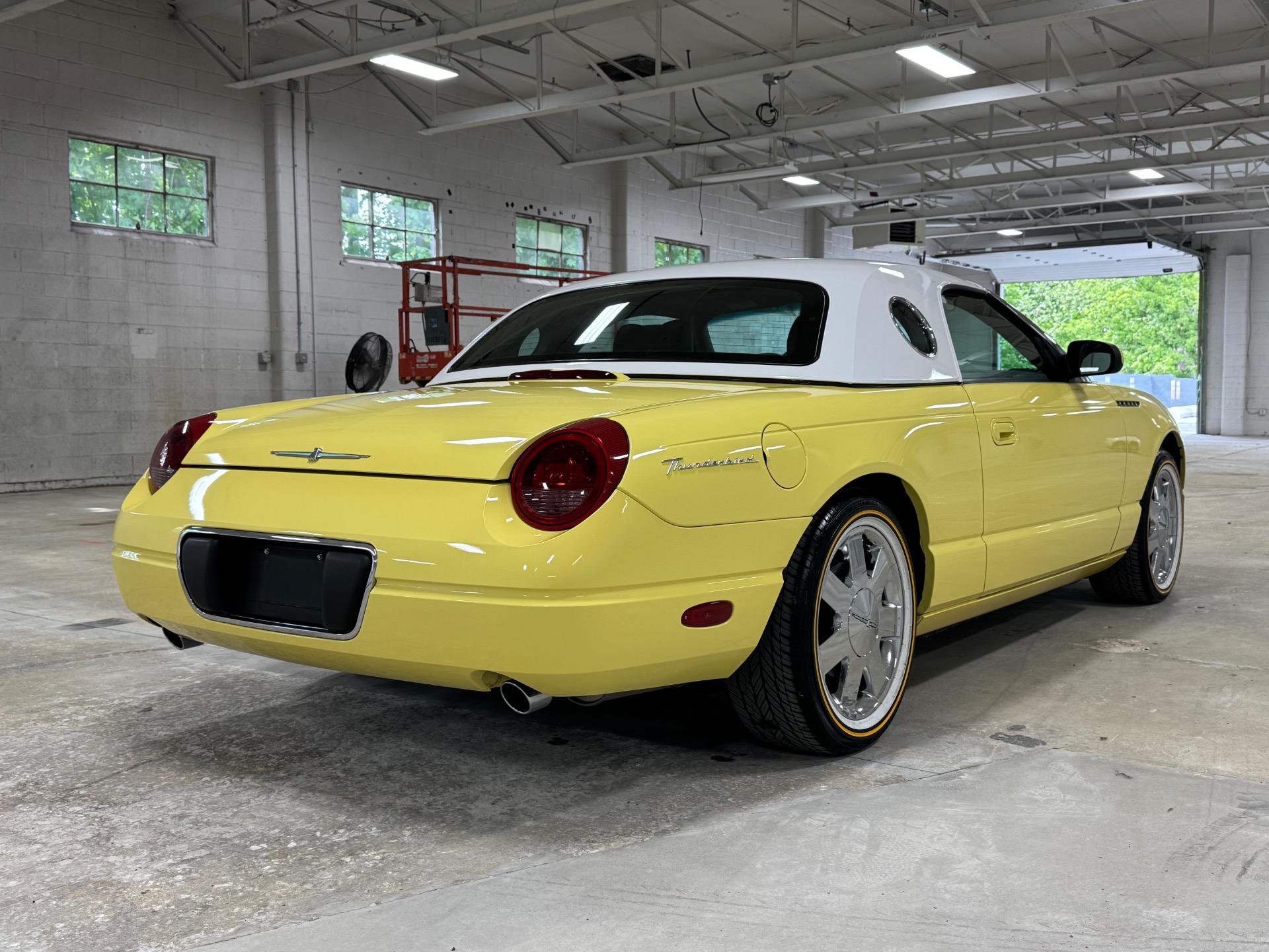 2002 Ford Thunderbird Deluxe photo 32