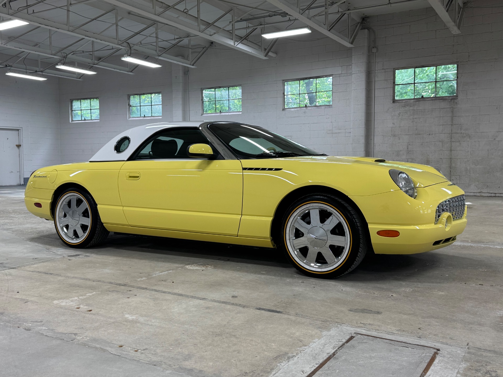 2002 Ford Thunderbird Deluxe photo 34