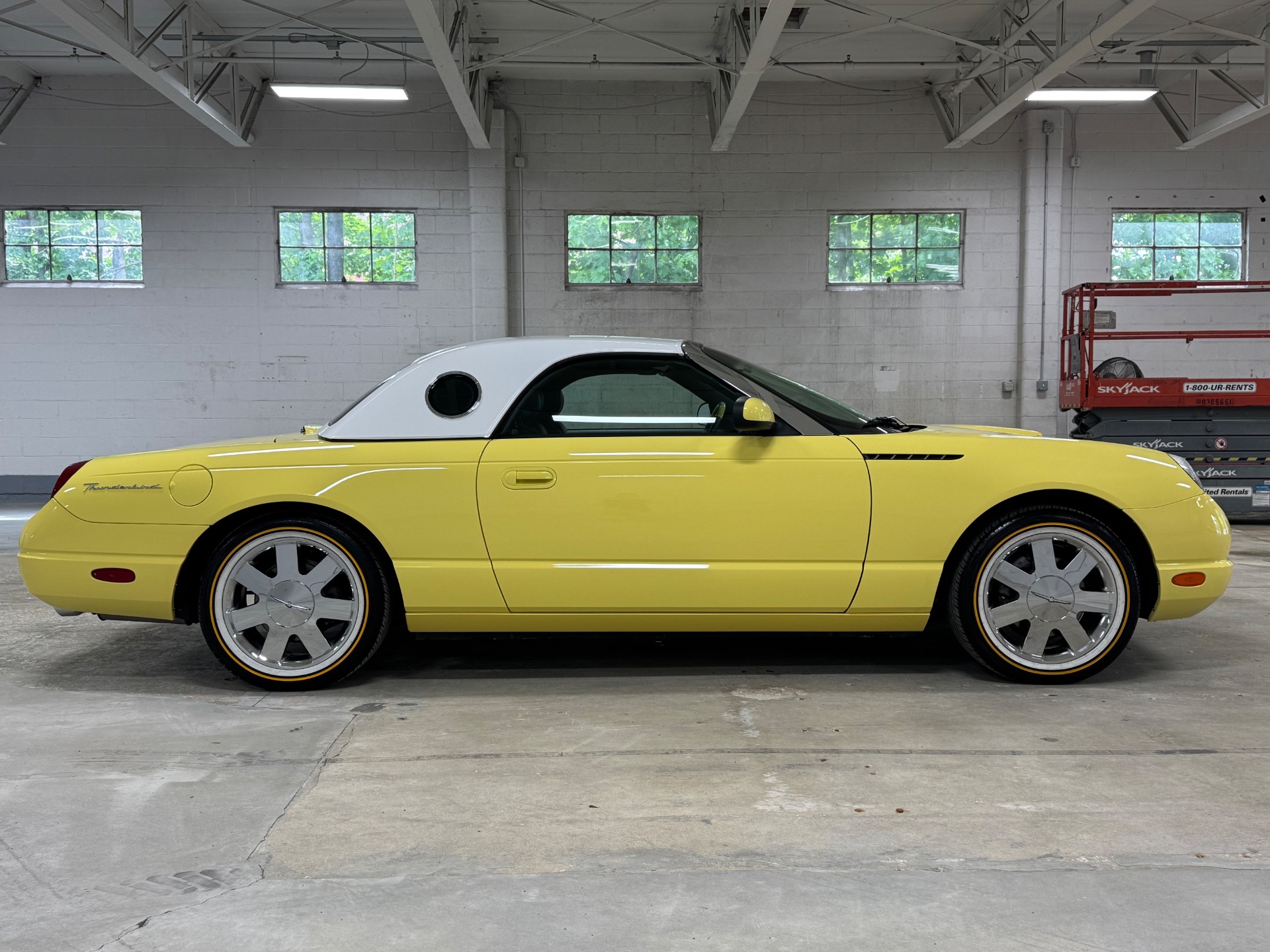2002 Ford Thunderbird Deluxe photo 35