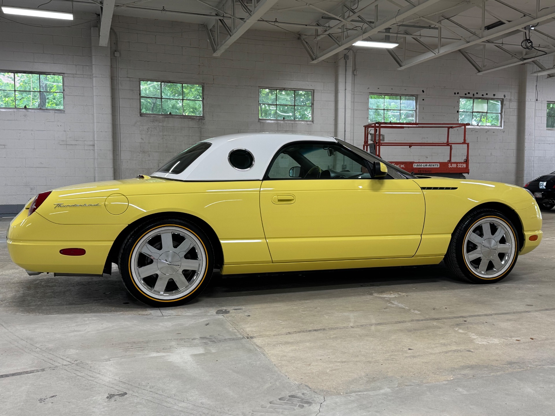 2002 Ford Thunderbird Deluxe photo 36