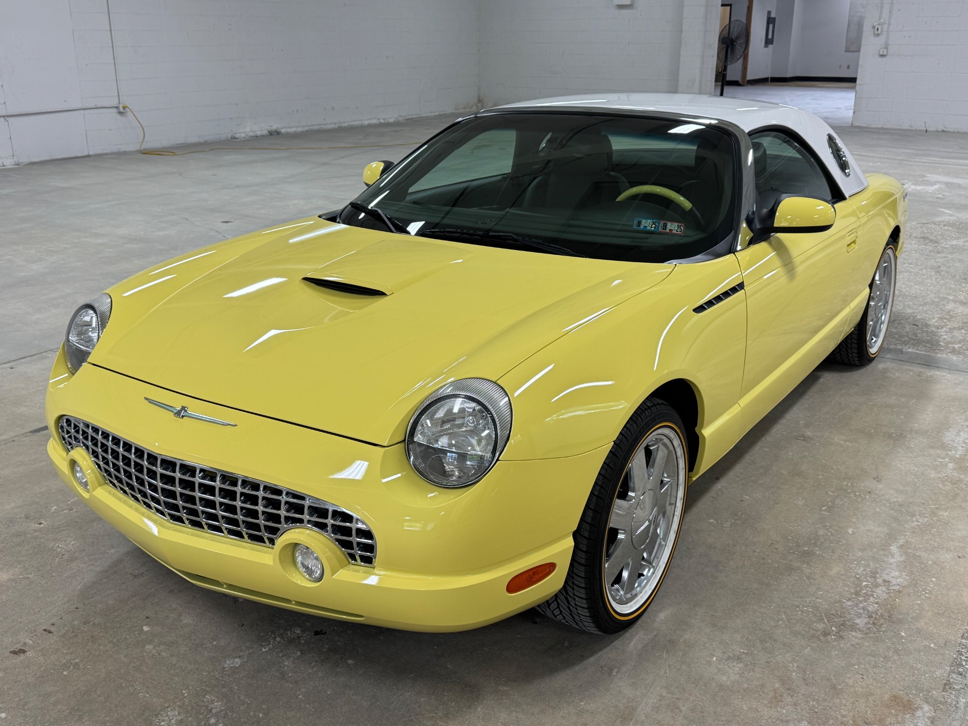 2002 Ford Thunderbird Deluxe photo 37