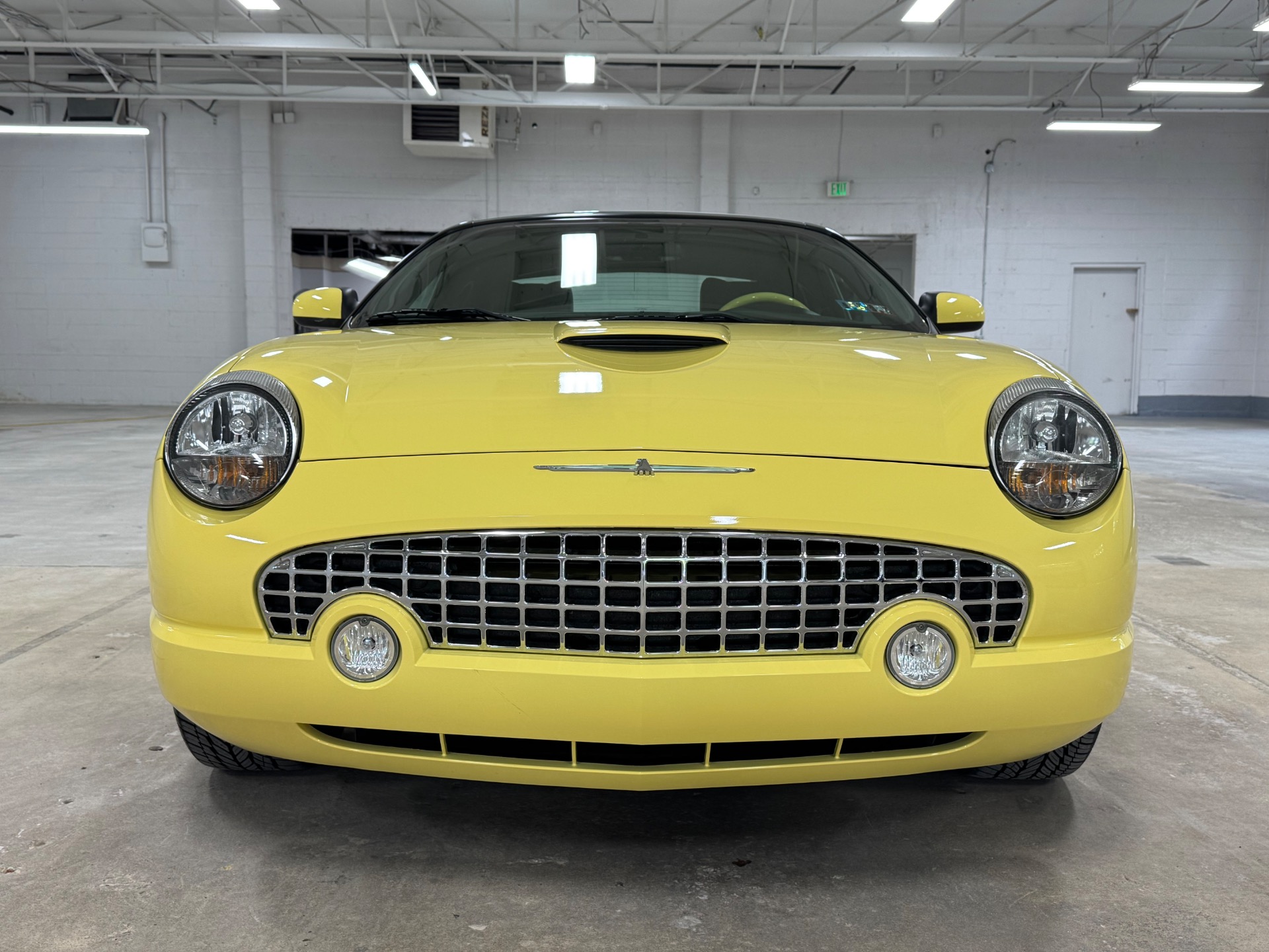 2002 Ford Thunderbird Deluxe photo 38