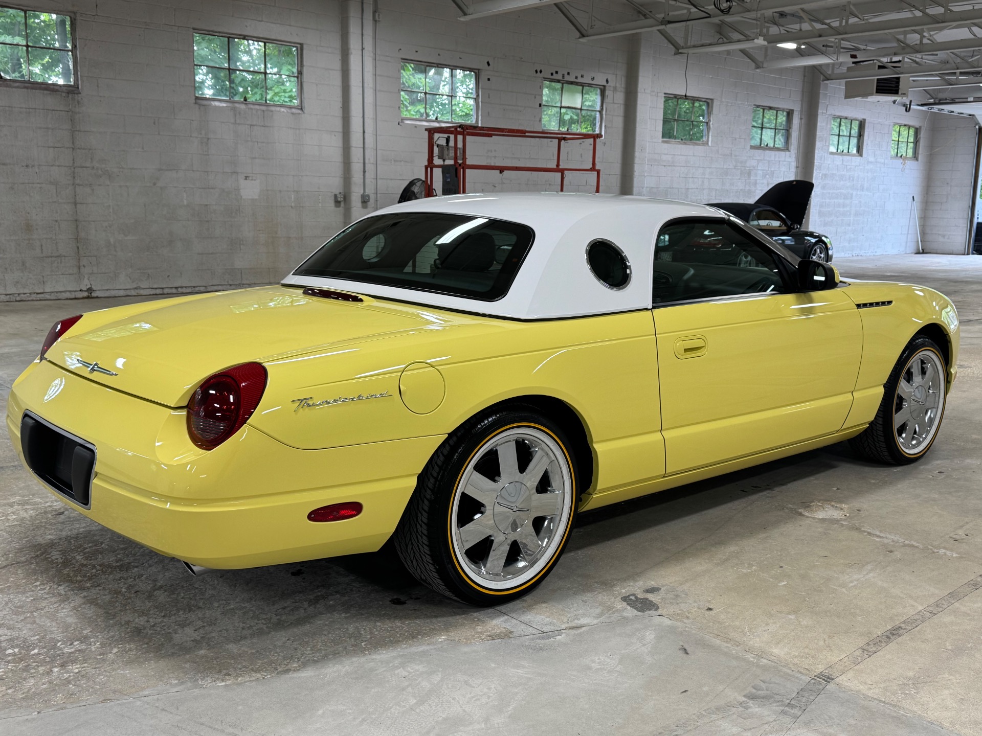 2002 Ford Thunderbird Deluxe photo 5