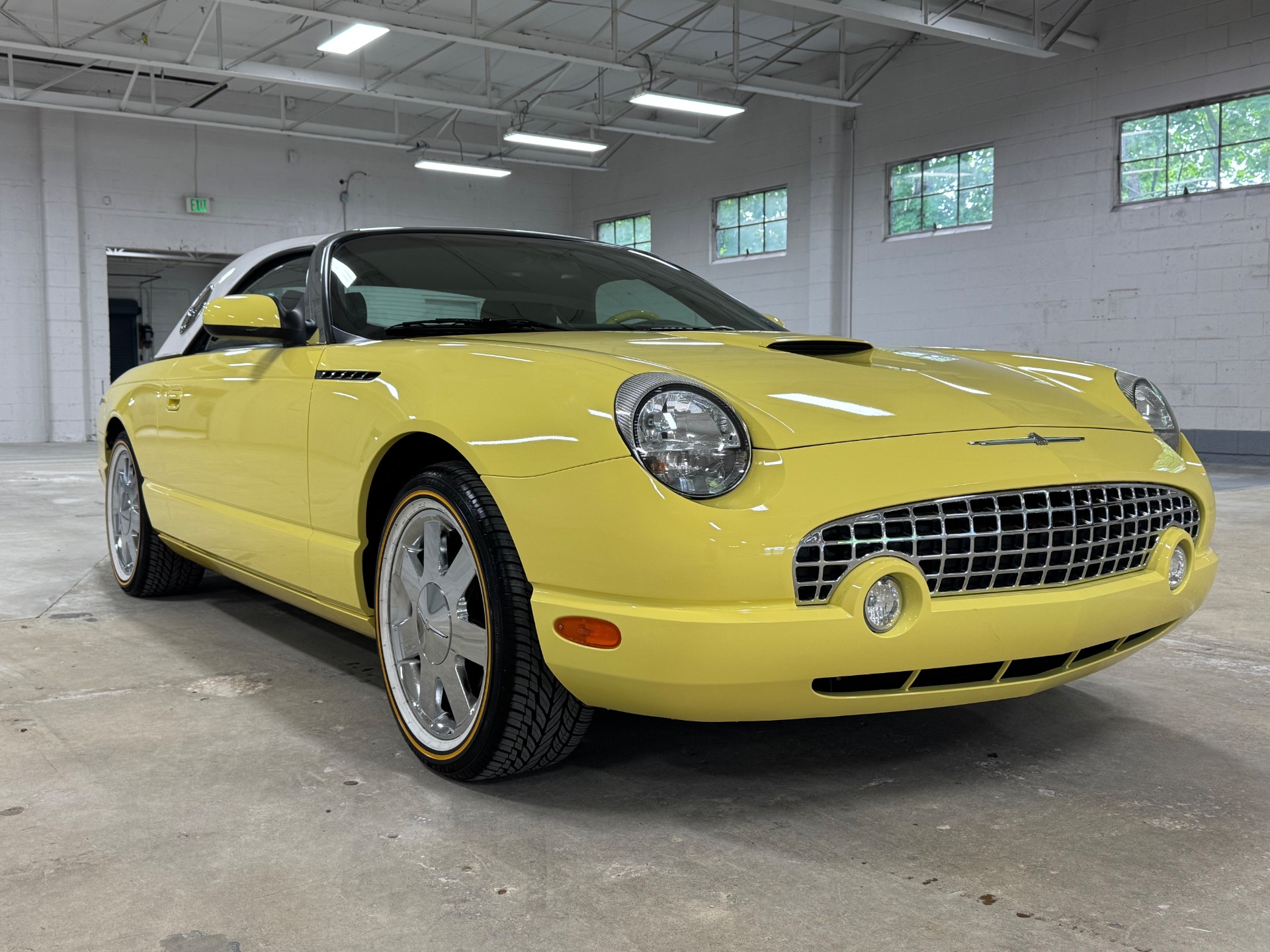 2002 Ford Thunderbird Deluxe photo 39