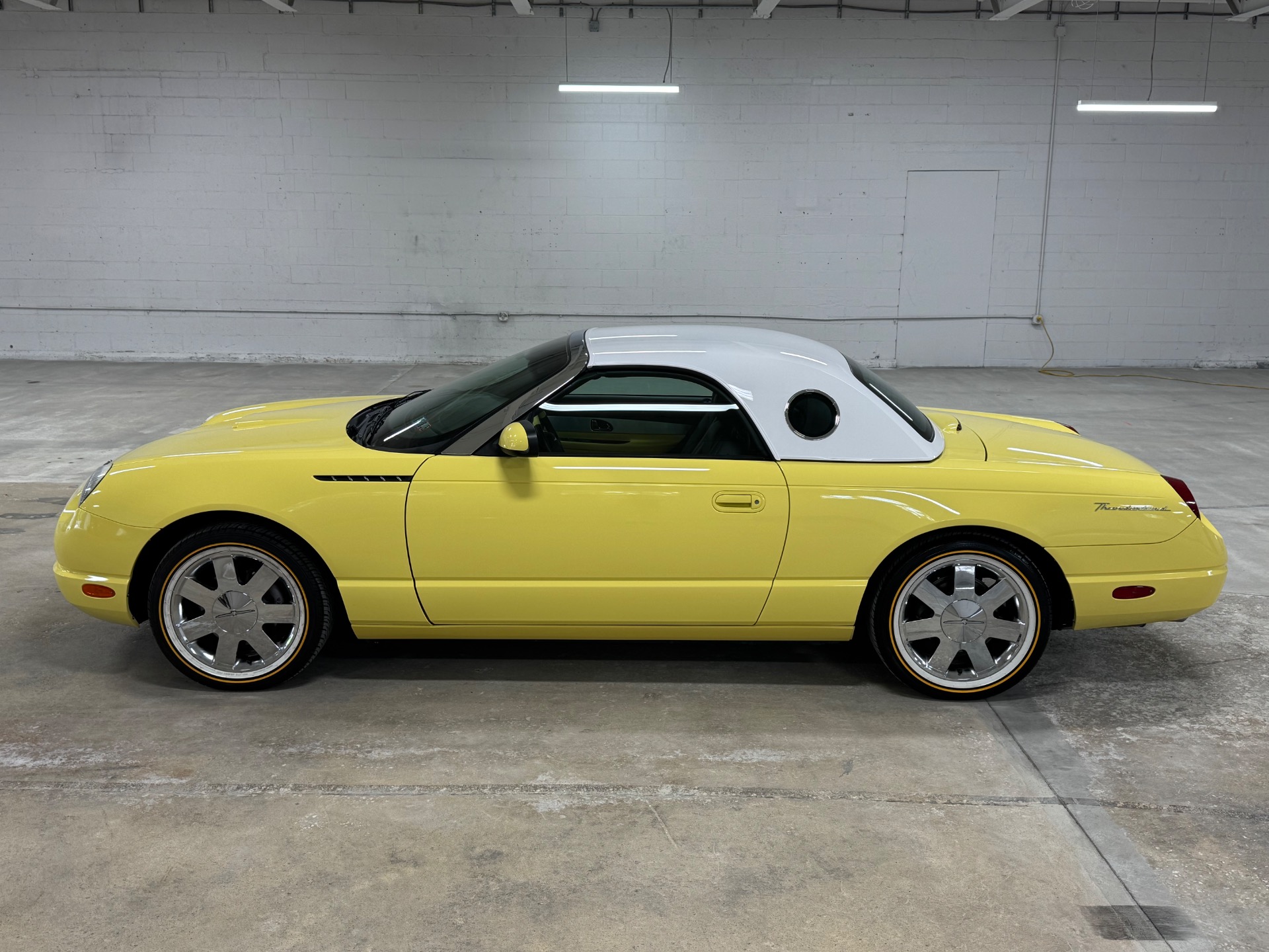 2002 Ford Thunderbird Deluxe photo 41