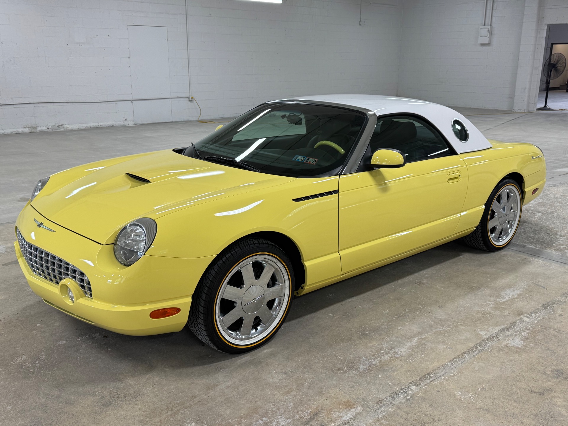 2002 Ford Thunderbird Deluxe photo 42