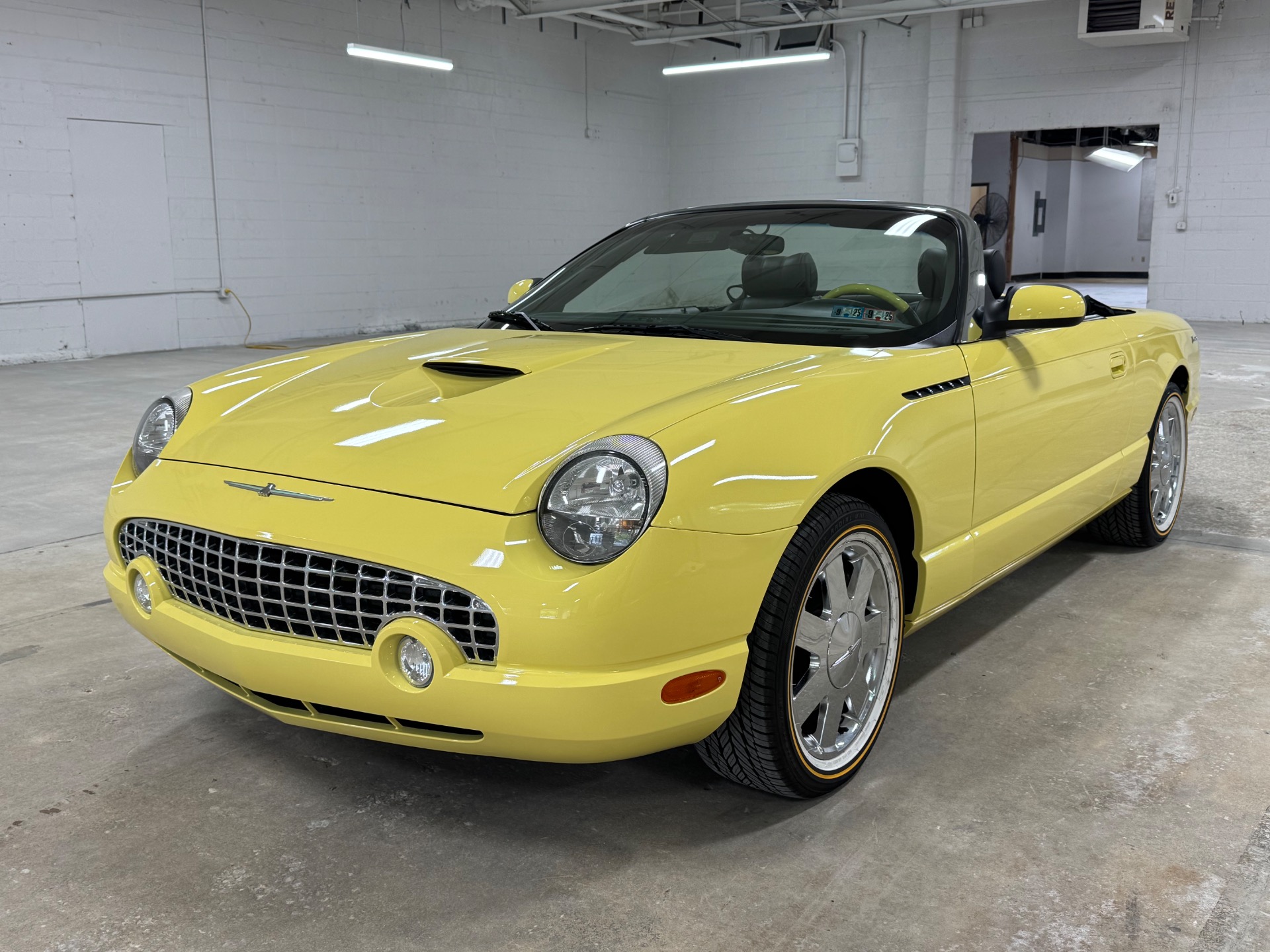 2002 Ford Thunderbird Deluxe photo 46
