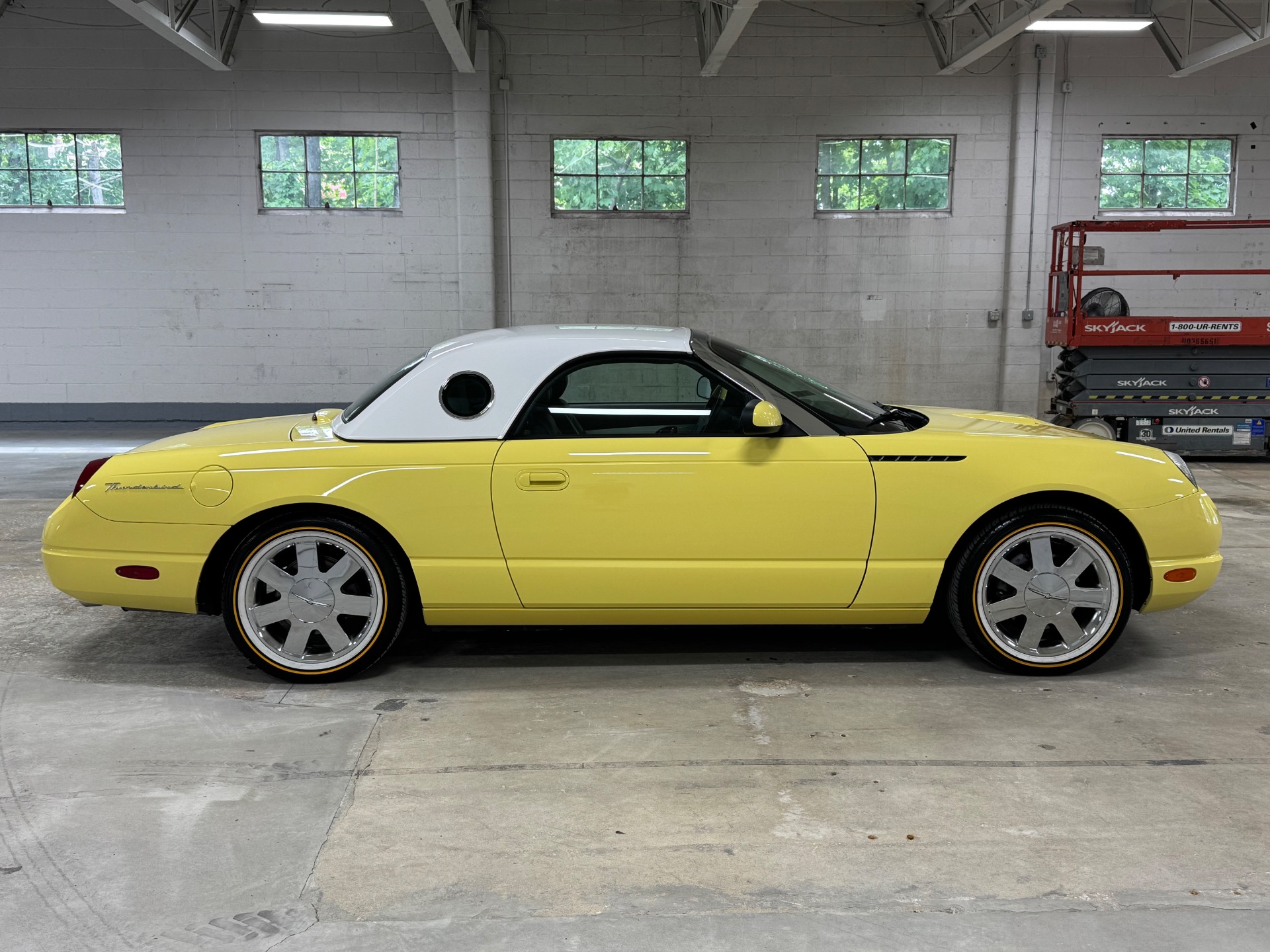2002 Ford Thunderbird Deluxe photo 6