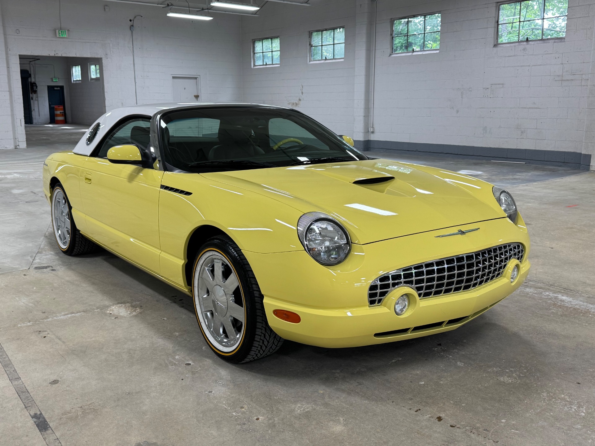 2002 Ford Thunderbird Deluxe photo 7