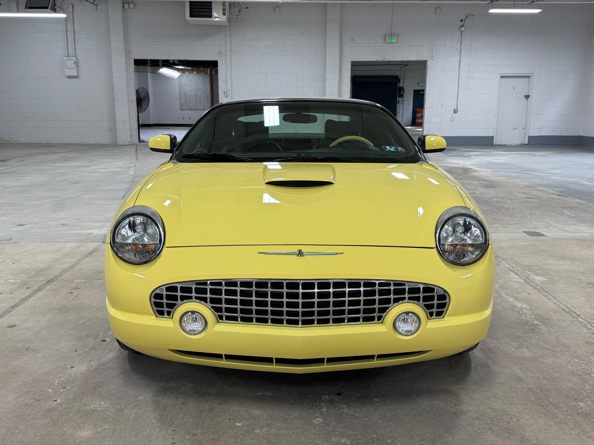 2002 Ford Thunderbird Deluxe photo 8