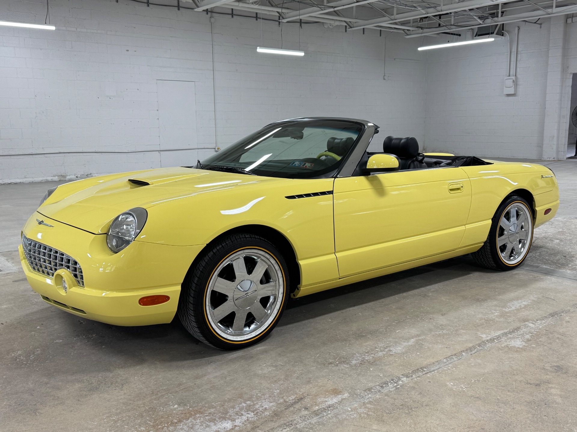2002 Ford Thunderbird Deluxe photo 9