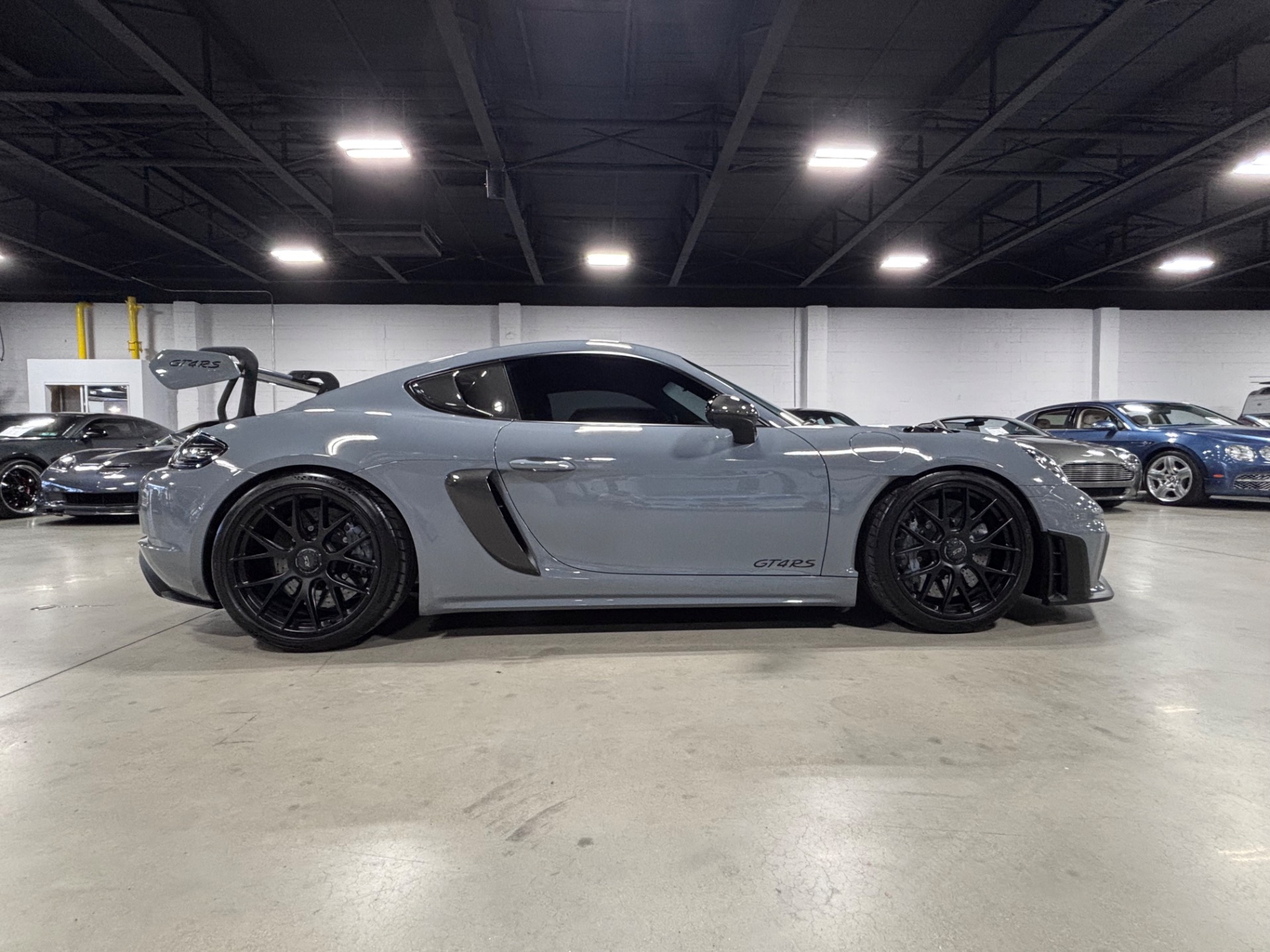 2023 Porsche Cayman GT4 RS photo 10