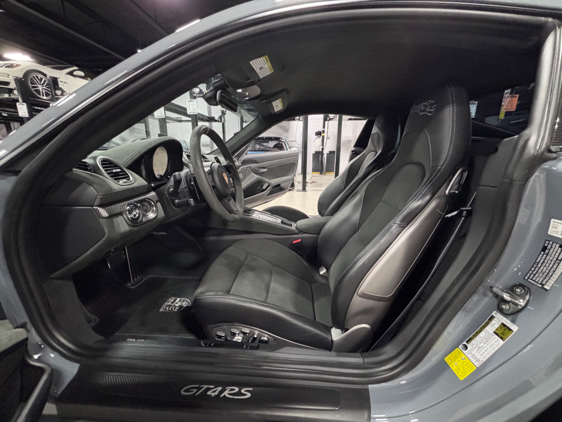 2023 Porsche Cayman GT4 RS photo 17