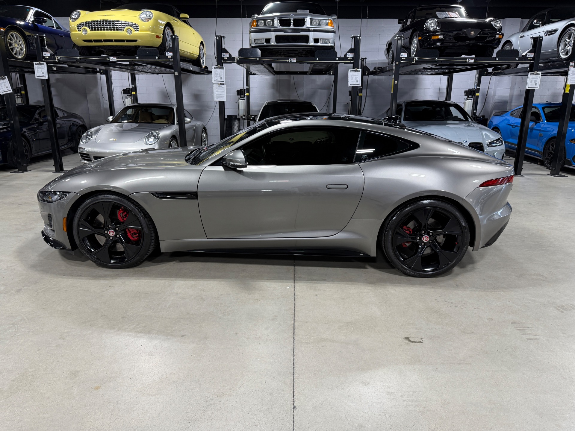 2021 Jaguar F-TYPE P380 R-Dynamic photo 4