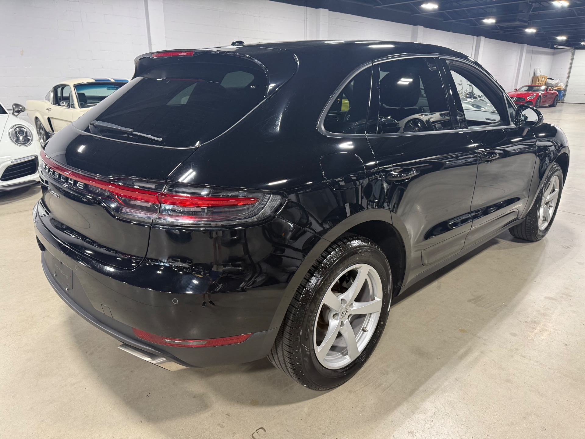 2020 Porsche Macan photo 2