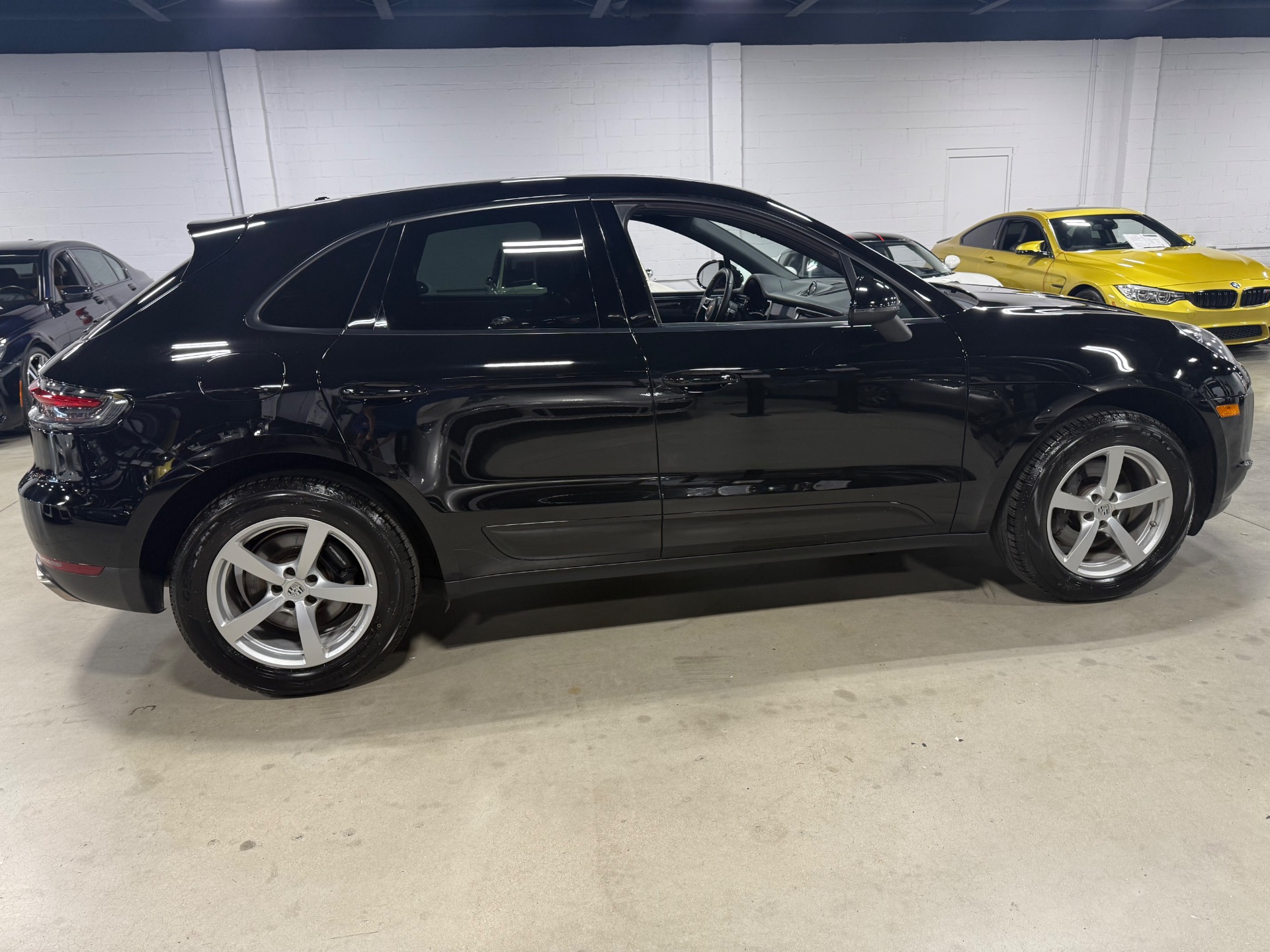 2020 Porsche Macan photo 3