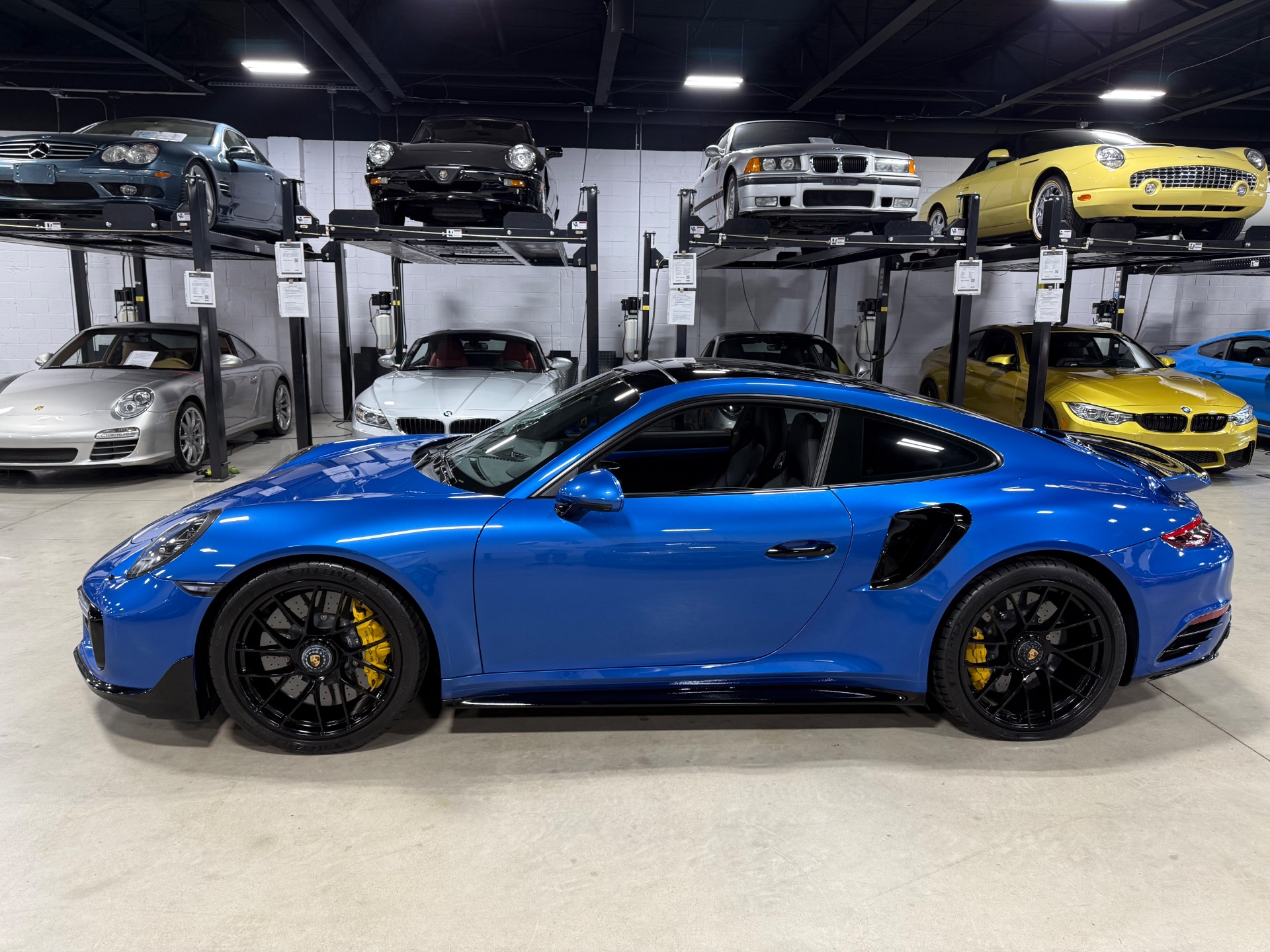 2018 Porsche 911 Turbo S photo 2
