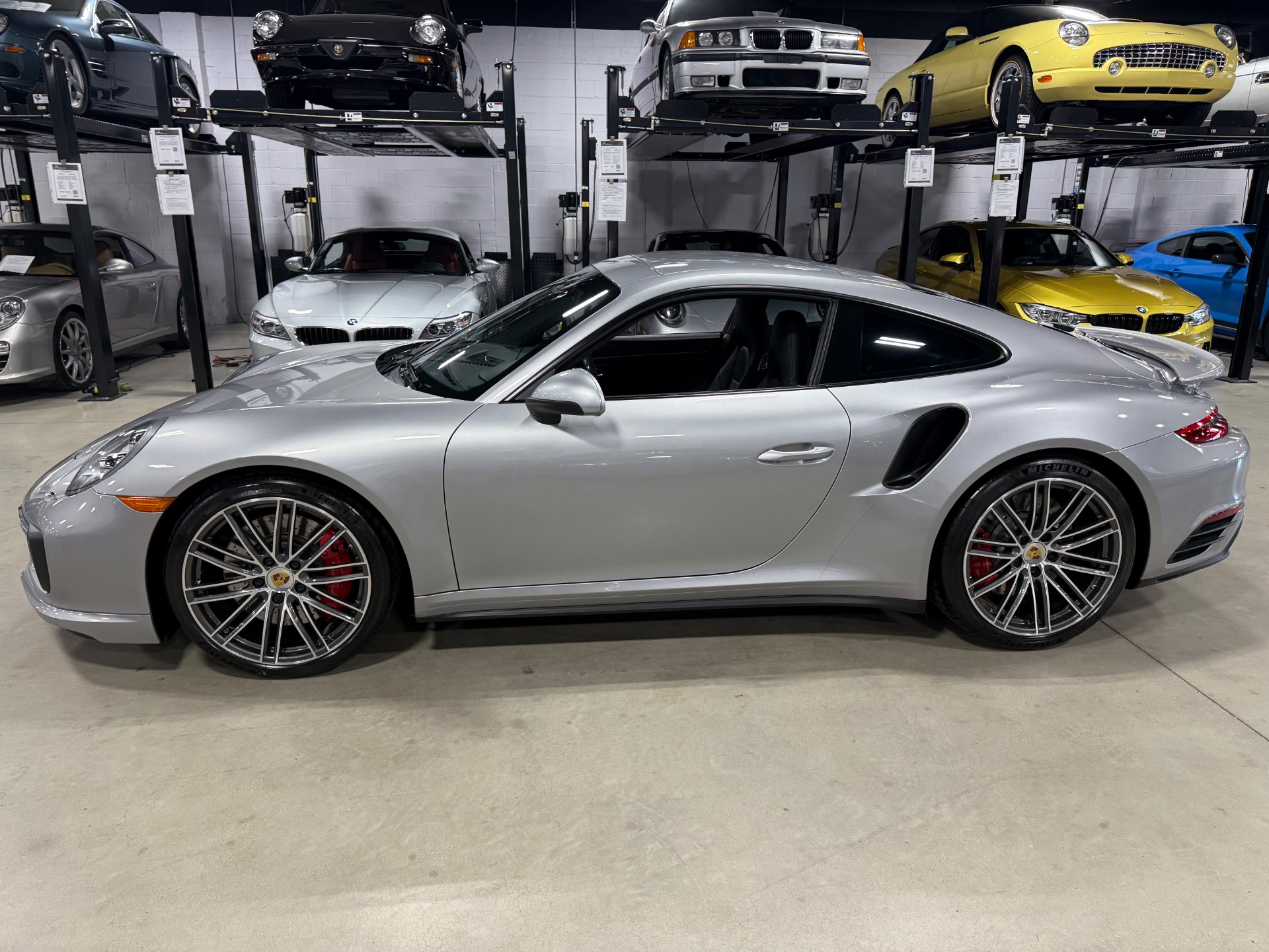 2017 Porsche 911 Turbo photo 2