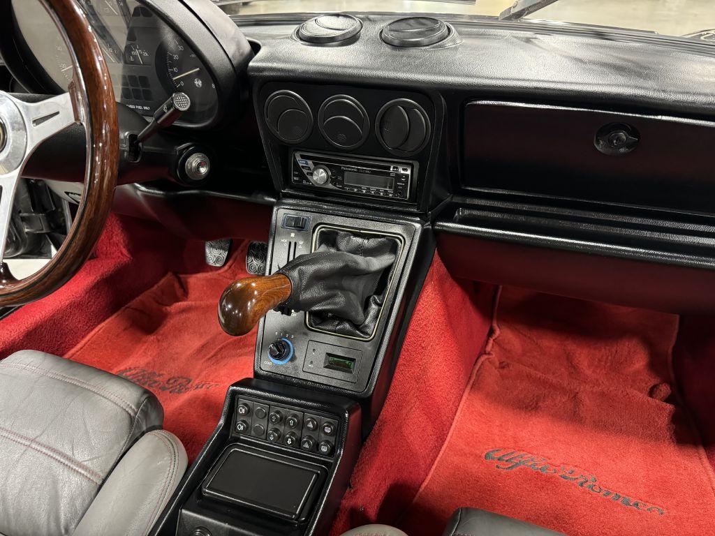 1989 Alfa Romeo Spider QUADRIFOGLIO photo 48