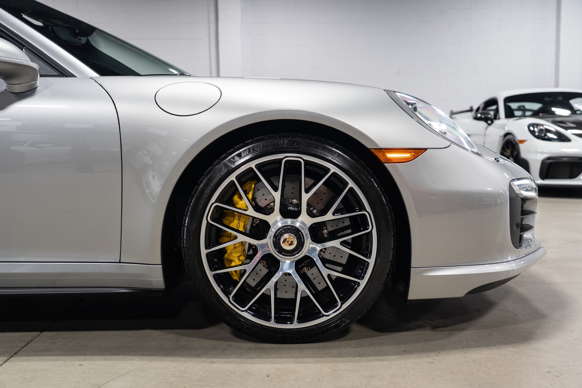 2016 Porsche 911 Turbo S - Photo 10