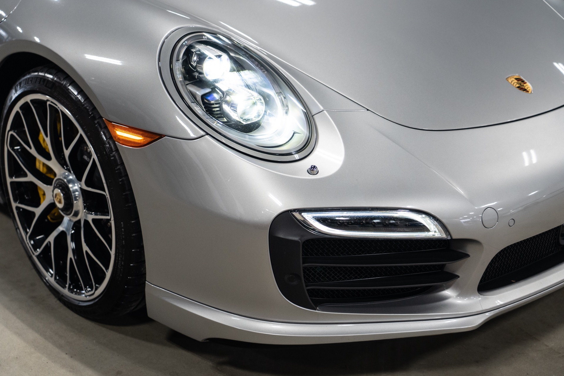2016 Porsche 911 Turbo S - Photo 24