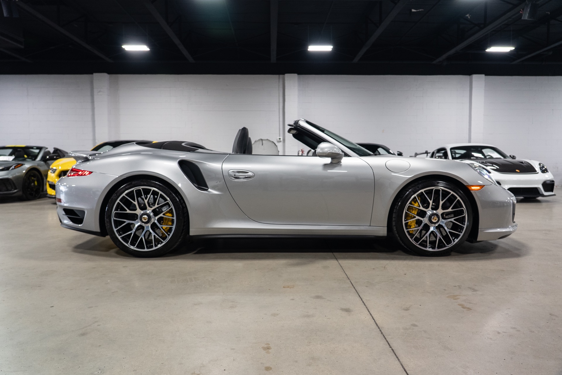 2016 Porsche 911 Turbo S - Photo 9